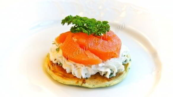 ШАГ 8. закусочные блинчики с подкопченным лососем