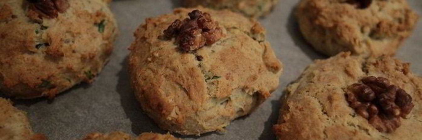 Английские булочки с грецкими орехами и сыром