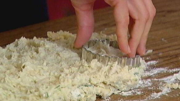 ШАГ 8. английские булочки с грецкими орехами и сыром