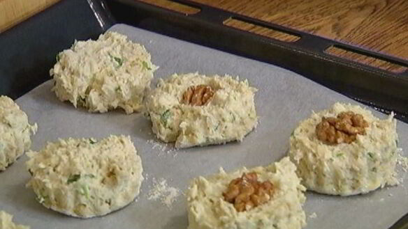 ШАГ 9. английские булочки с грецкими орехами и сыром