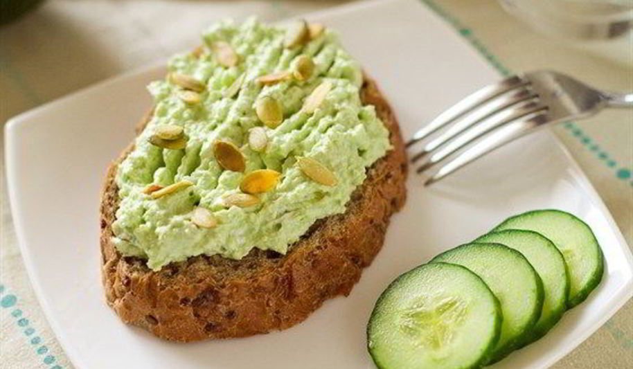 Рецепт булочка с творогом и авокадо