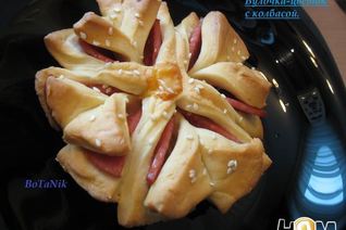 Булочка-цветок с колбасой