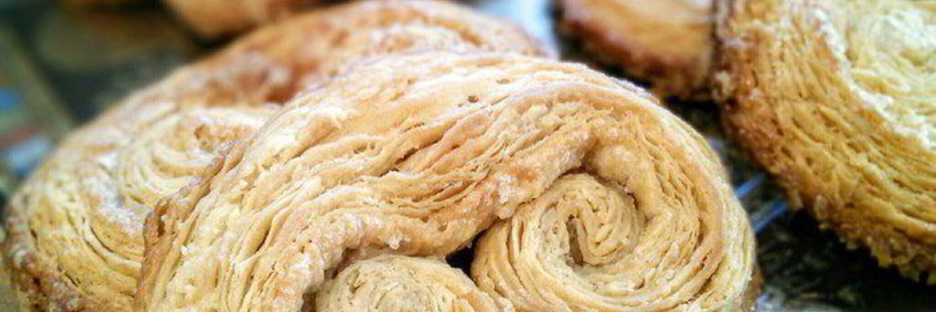 Булочки из слоеного теста Свиные уши