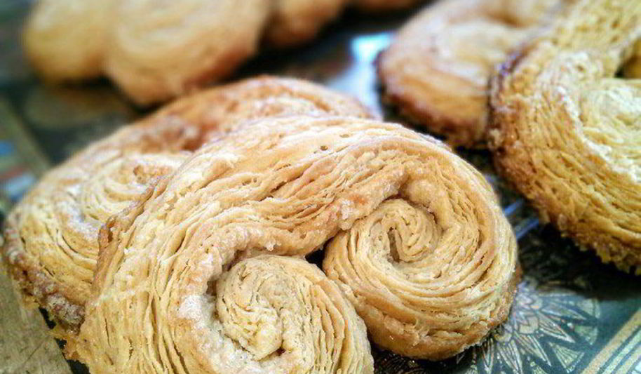 Рецепт булочки из слоеного теста свиные уши