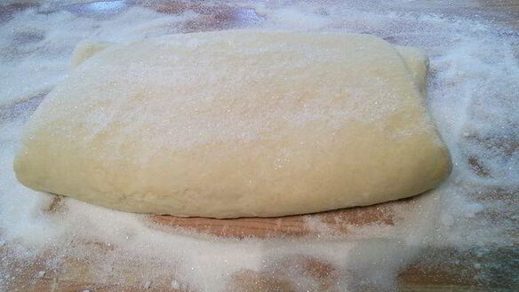 ШАГ 7. булочки из слоеного теста свиные уши