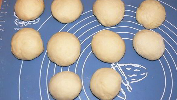 ШАГ 5. булочки с брусникой, клубникой и штрейзелем