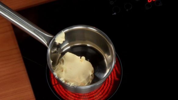 ШАГ 2. булочки с чесноком и прованскими травами