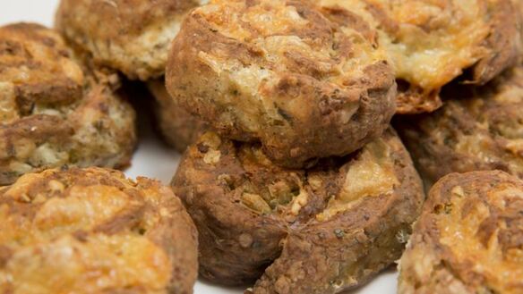 ШАГ 6. булочки с чесноком и прованскими травами