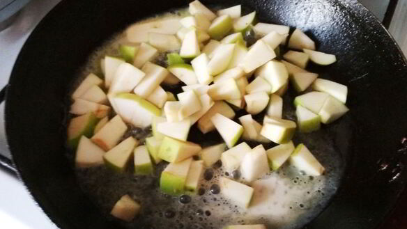 ШАГ 3. булочки с глазированными яблоками