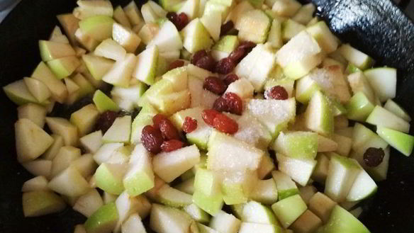 ШАГ 4. булочки с глазированными яблоками