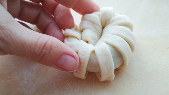 ШАГ 7. булочки с глазированными яблоками