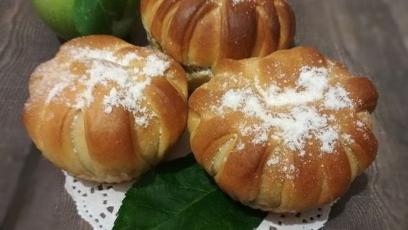ШАГ 9. булочки с глазированными яблоками