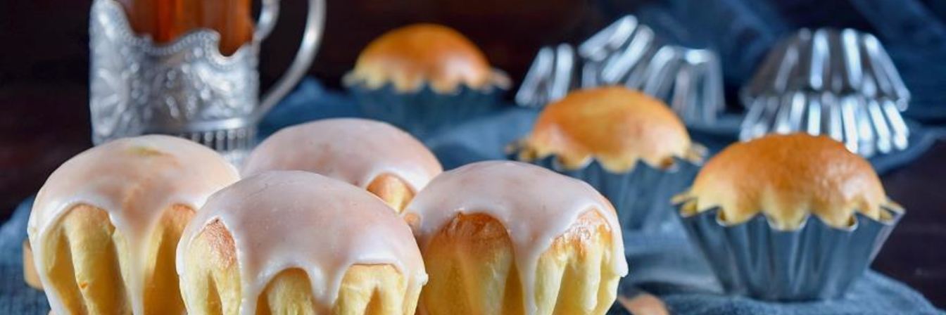 Булочки с изюмом и апельсиновой цедрой