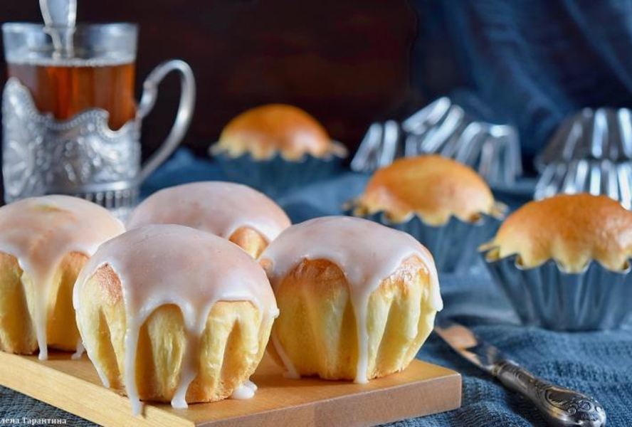 Булочки с изюмом и апельсиновой цедрой