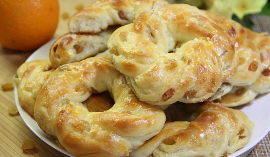 Рецепт булочки с изюмом и глазурью