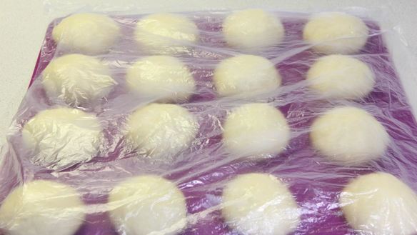 ШАГ 15. булочки с изюмом и глазурью