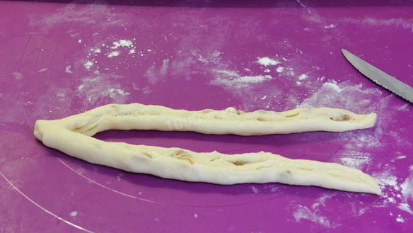 ШАГ 17. булочки с изюмом и глазурью