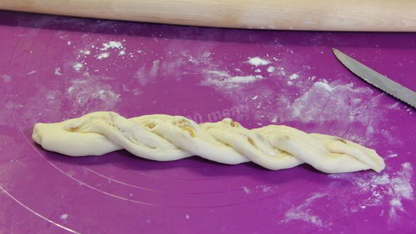 ШАГ 18. булочки с изюмом и глазурью