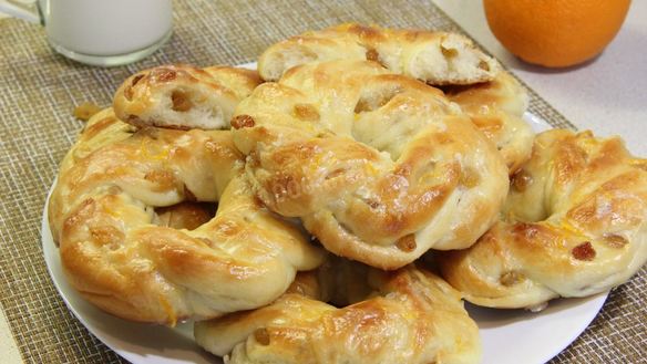 ШАГ 27. булочки с изюмом и глазурью