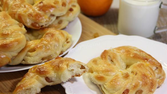 ШАГ 28. булочки с изюмом и глазурью