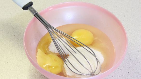 ШАГ 5. булочки с изюмом и глазурью