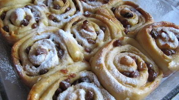 ШАГ 10. булочки с изюмом