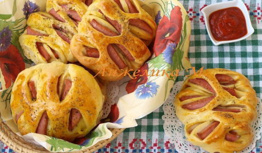 Рецепт булочки с колбасой