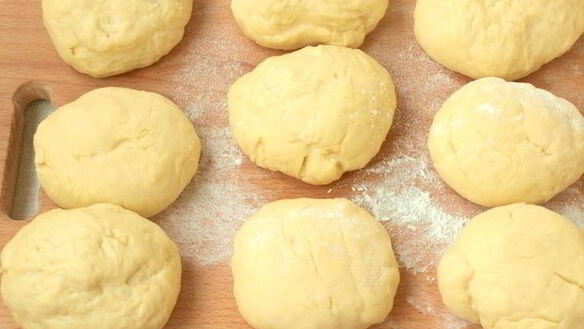 ШАГ 4. булочки с колбасой