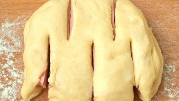 ШАГ 6. булочки с колбасой