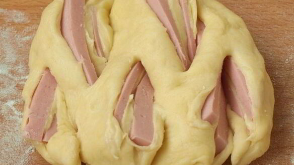 ШАГ 7. булочки с колбасой