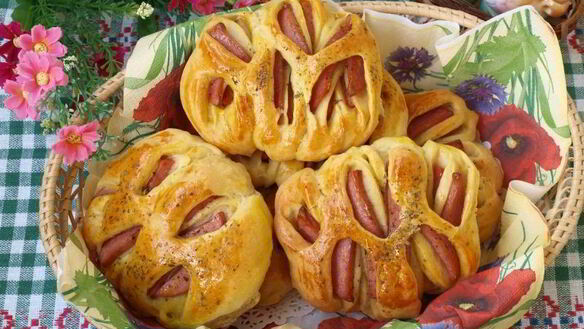 ШАГ 9. булочки с колбасой