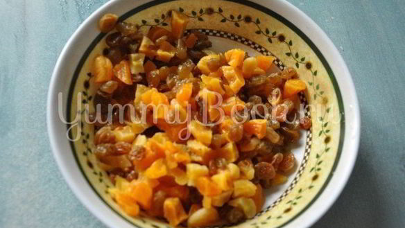 ШАГ 2. булочки с курагой и изюмом