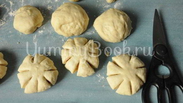 ШАГ 5. булочки с курагой и изюмом