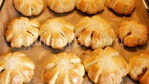 ШАГ 7. булочки с курагой и изюмом