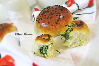 Булочки с листьями свеклы и свежим сыром