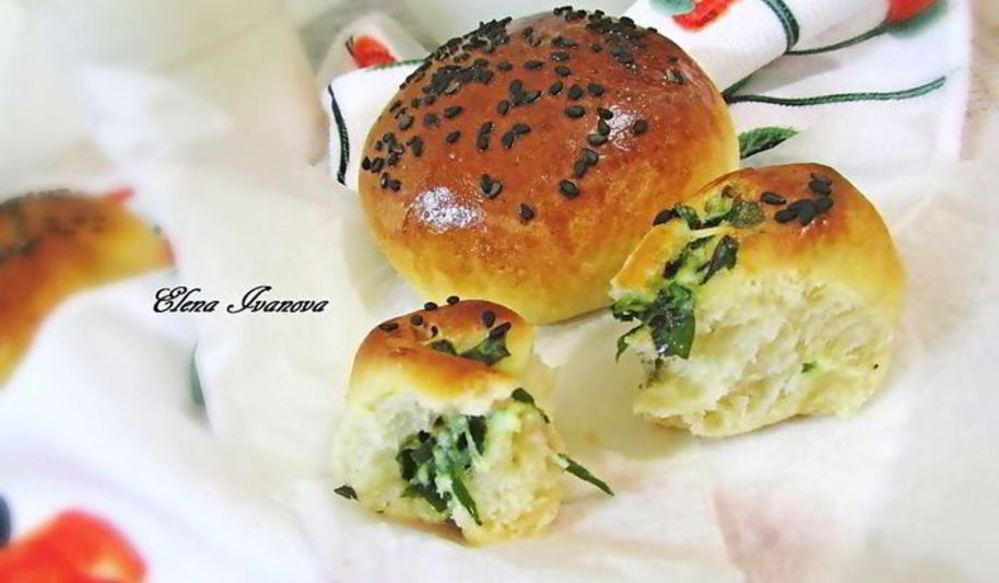 Рецепт булочки с листьями свеклы и свежим сыром