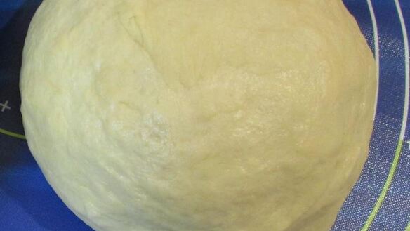 ШАГ 6. булочки с листьями свеклы и свежим сыром