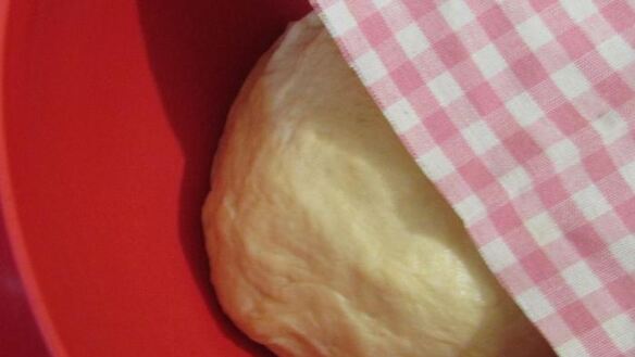 ШАГ 7. булочки с листьями свеклы и свежим сыром