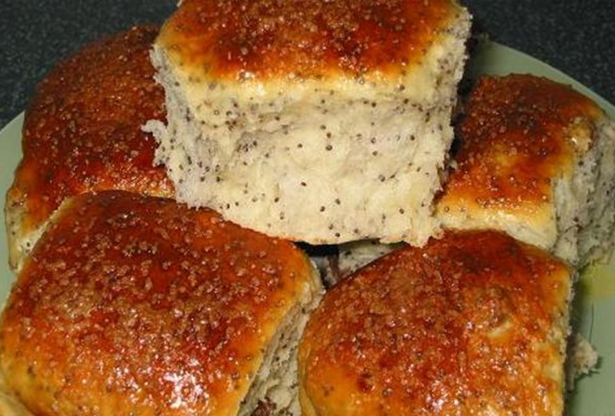 Булочки с маком и изюмом на молоке