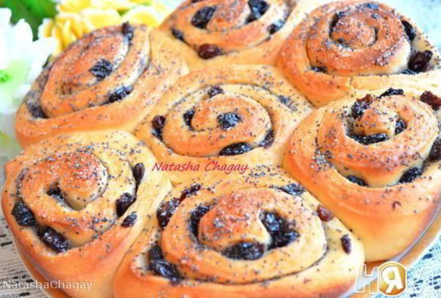 Булочки с маком и изюмом
