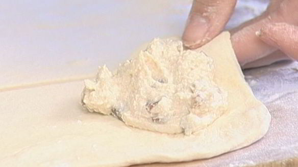 ШАГ 7. булочки с творогом и изюмом