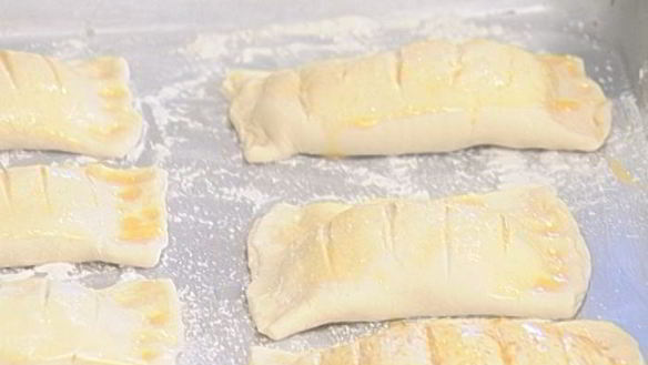 ШАГ 9. булочки с творогом и изюмом