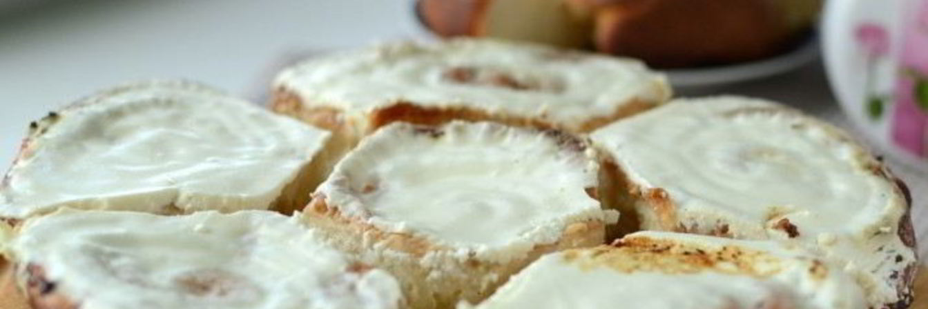 Булочки с творогом в сметанной заливке