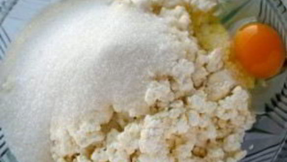 ШАГ 4. булочки с творогом в сметанной заливке