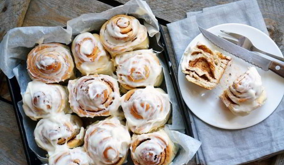 Рецепт булочки синнабон в сырной глазури