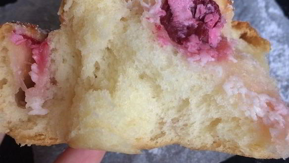 ШАГ 7. булочки со сливочным сыром и вишней