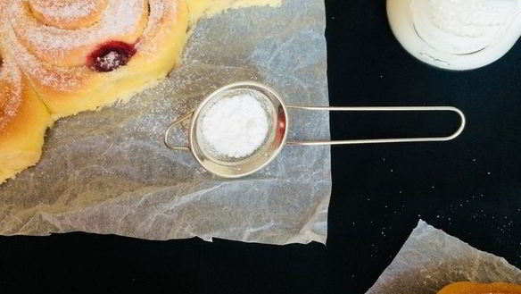 ШАГ 9. булочки со сливочным сыром и вишней