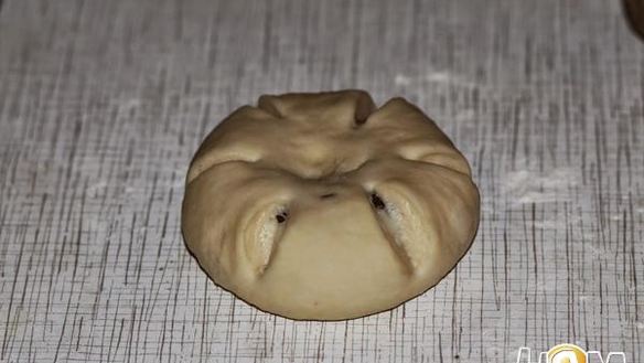 ШАГ 18. булочки цветочки с изюмом и курагой