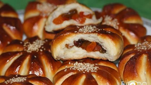 ШАГ 21. булочки цветочки с изюмом и курагой