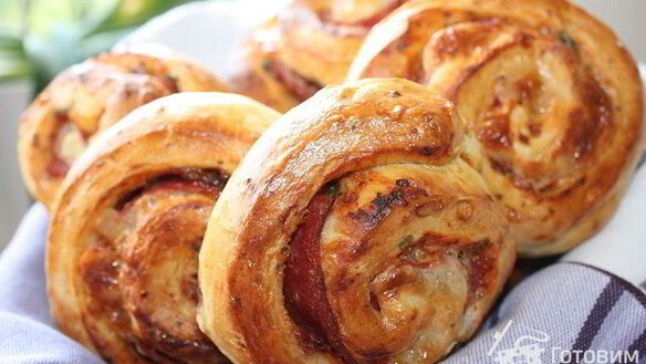 ШАГ 6. булочки-улитки с салями и моцареллой